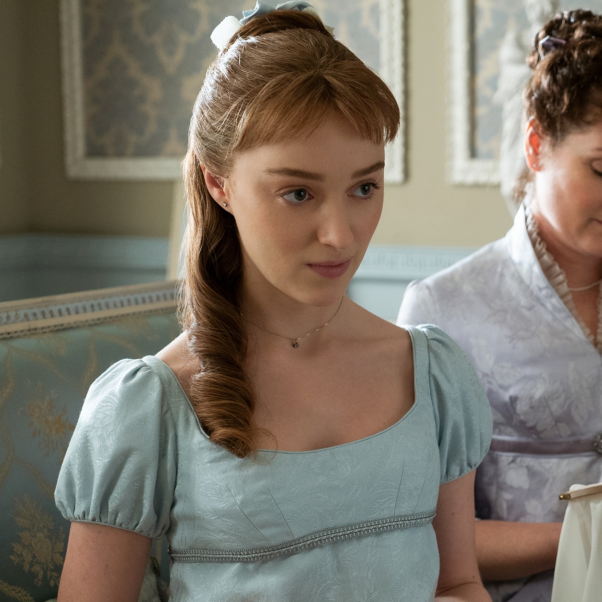 18+ Phoebe Dynevor Bridgerton Background